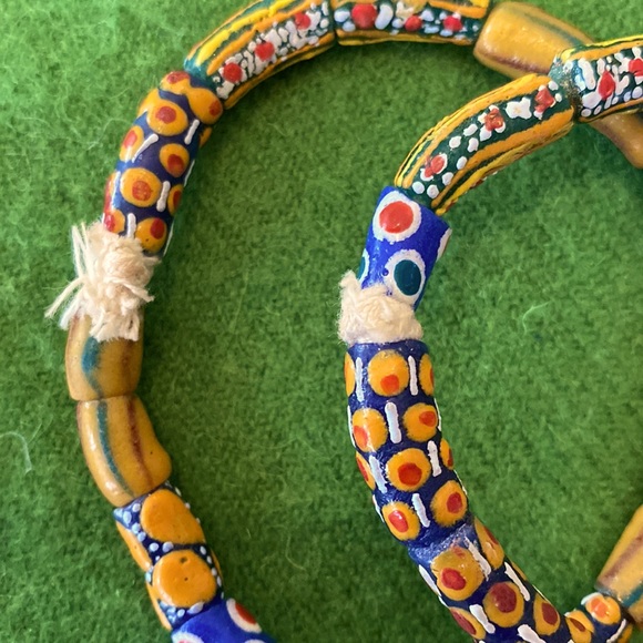 Ghana glass Krobo beaded necklace with two bracelets - Picture 7 of 9